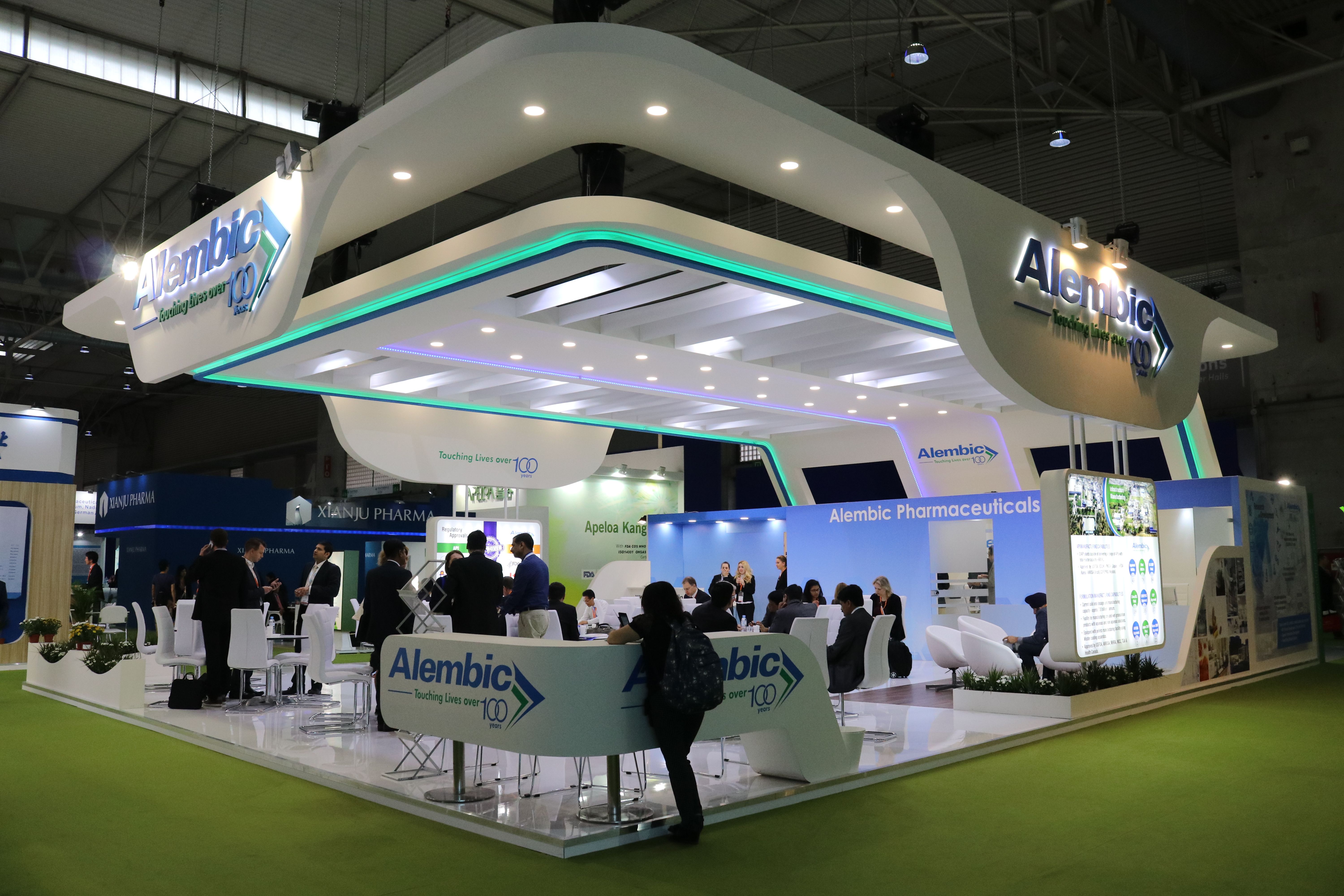 Exhibition Stand Contractors in Dubai: Crafting Memorable Experiences